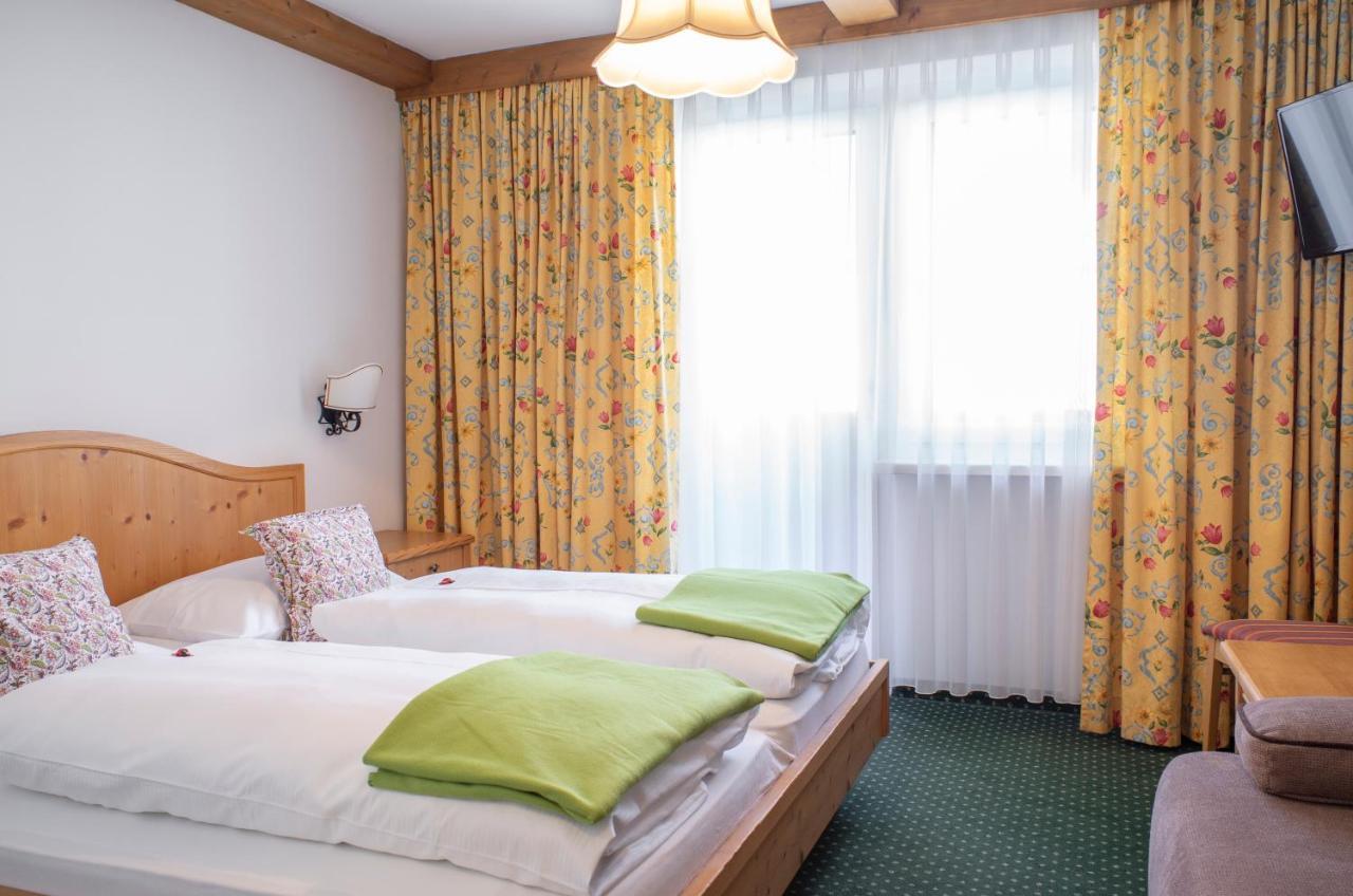 Hotel Garni Wieshof เราริส ภายนอก รูปภาพ