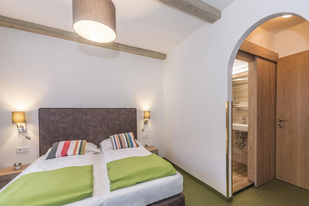 Hotel Garni Wieshof เราริส ภายนอก รูปภาพ