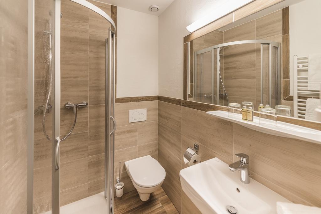 Hotel Garni Wieshof เราริส ภายนอก รูปภาพ