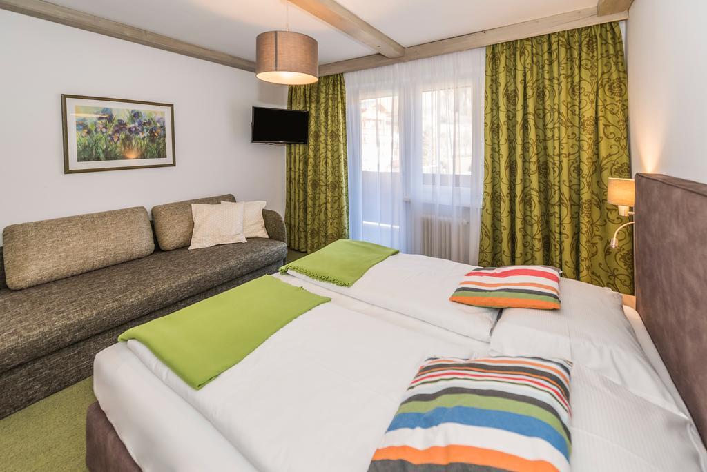 Hotel Garni Wieshof เราริส ภายนอก รูปภาพ